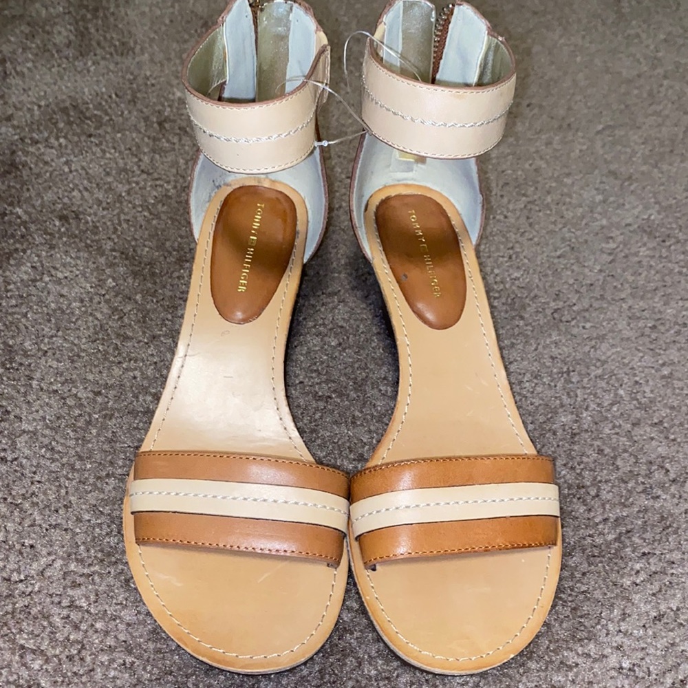 TOMMY HILFIGER WEDGES